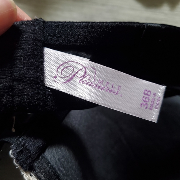 2/$30 - 36B - Strapless Bras In Black And Nude - Simple Pleasures - Joe Fresh - Picture 5 of 6